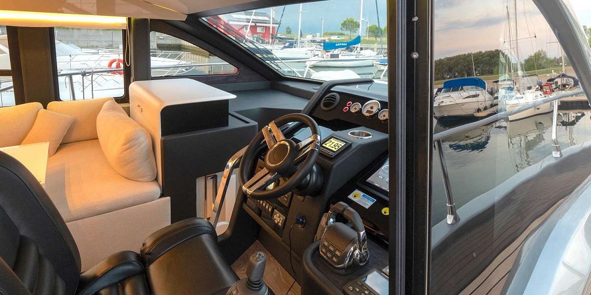 Продается моторная яхта с флайбриджем CRANCHI E52S